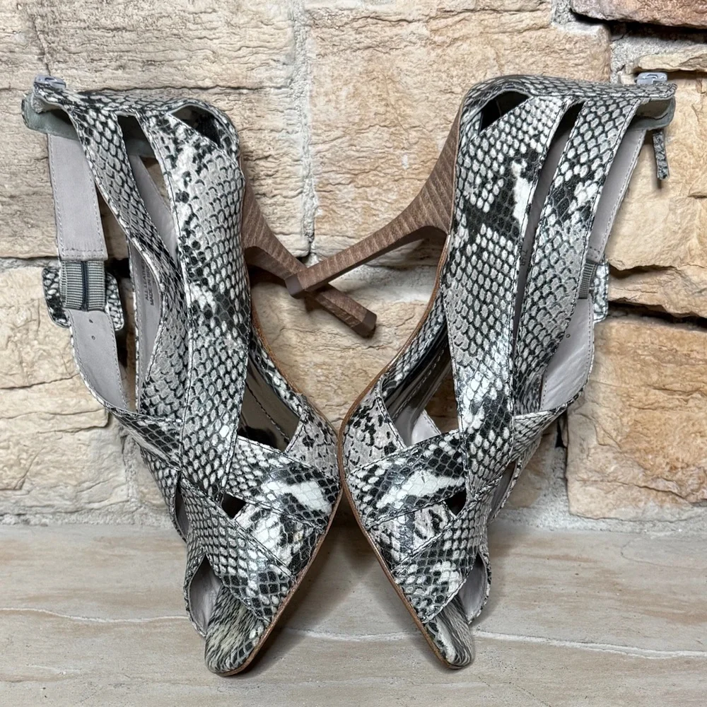 BCBG MaxAzria Ashlee Dove Steel‎ Gray Safari Snake Print Heels Womens Size 7.5